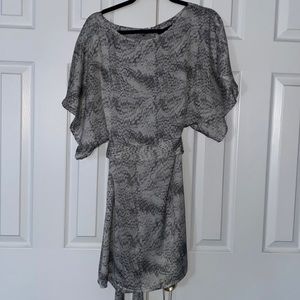 BCBG kimono style womens dress with tie back bow detail perfect for summer small